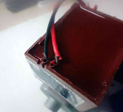 Двигатель обдува требуется герметизация контактов D4612AAA21 12V 3.