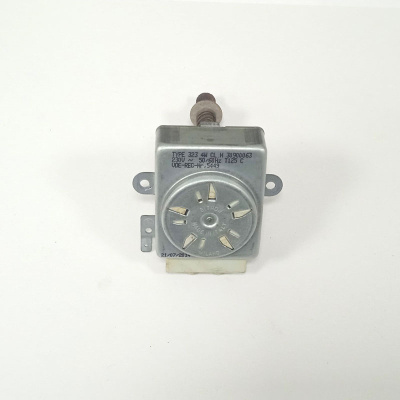 Мотор гриля Hotpoint-Ariston TYPE 323 4W BITRON Фото 1 Мотор гриля Hotpoint-Ariston TYPE 323 4W BITRON Фото 1